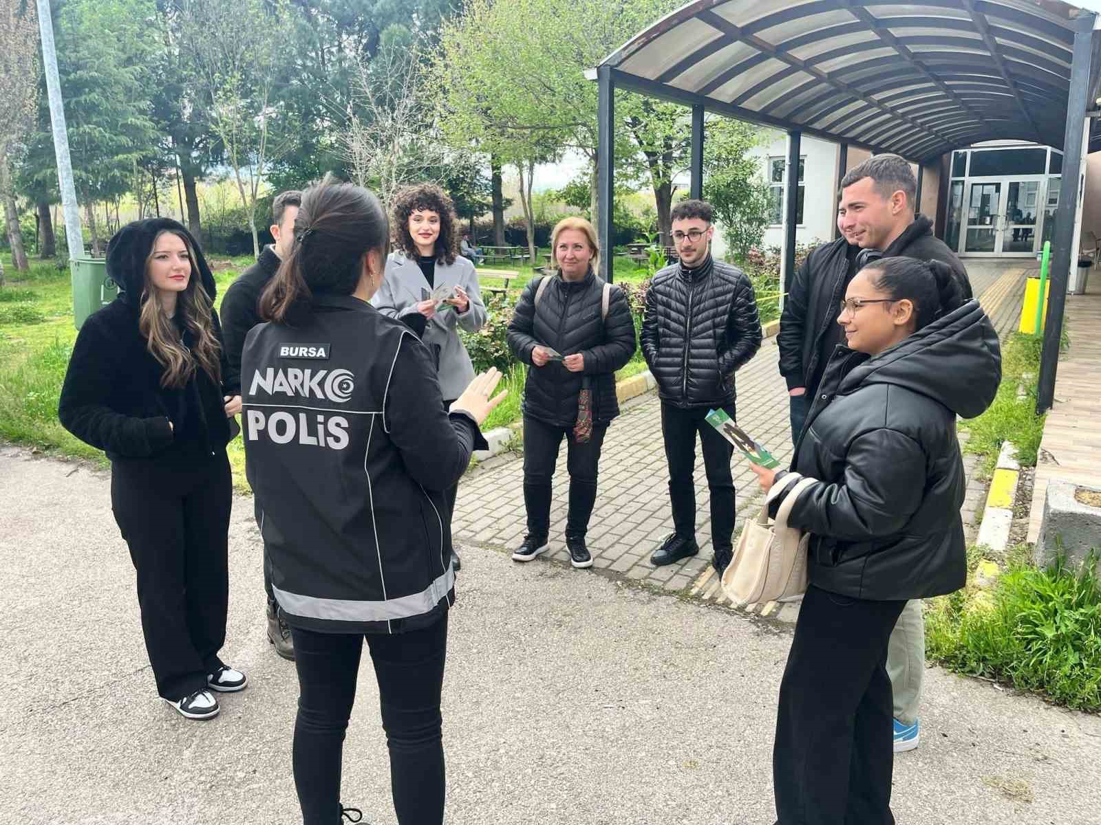 Bursa polisi vatandaşları bilgilendirdi