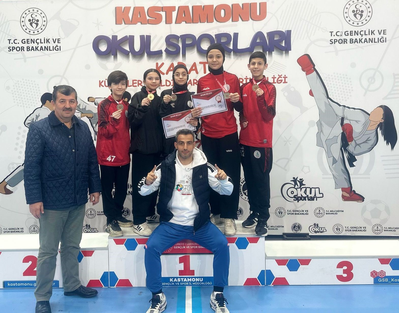 Körfezli karatecilerden 5 sporcu ile 5 şampiyonluk
