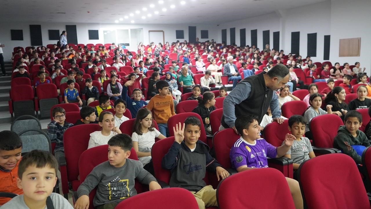 Adıyaman Belediyesi&rsquo;nden &ccedil;ocuklara &ccedil;evre temalı tiyatro g&ouml;sterisi
