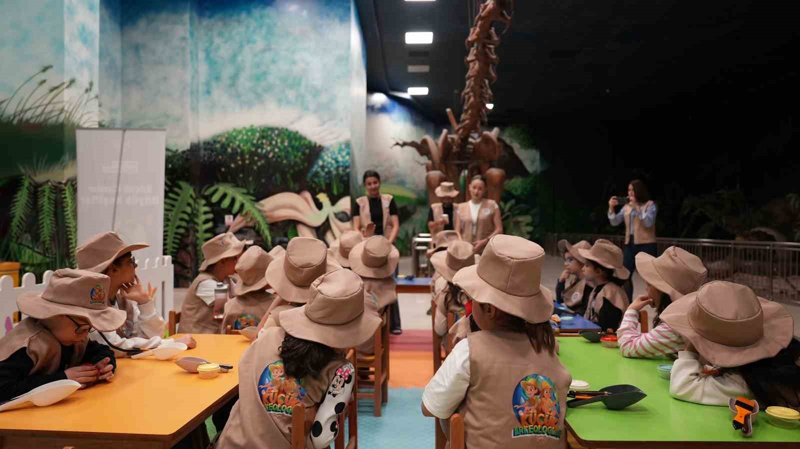 Maltepeli miniklerden k&uuml;&ccedil;&uuml;k kazılar, b&uuml;y&uuml;k keşifler
