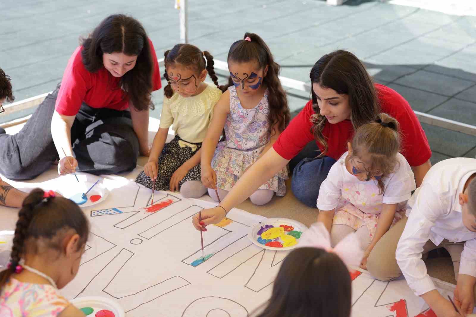 Vodafone Gönüllüleri, Gaziantepli çocukların 23 Nisan coşkusuna ortak oldu