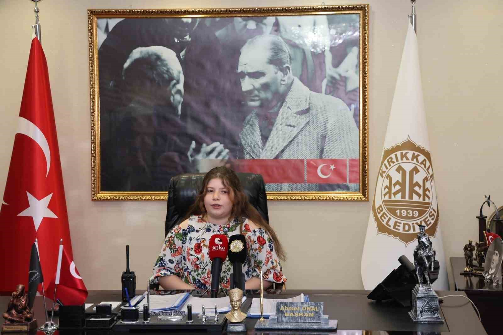 Başkan &Ouml;nal, makamını 4. sınıf &ouml;ğrencisine devretti
