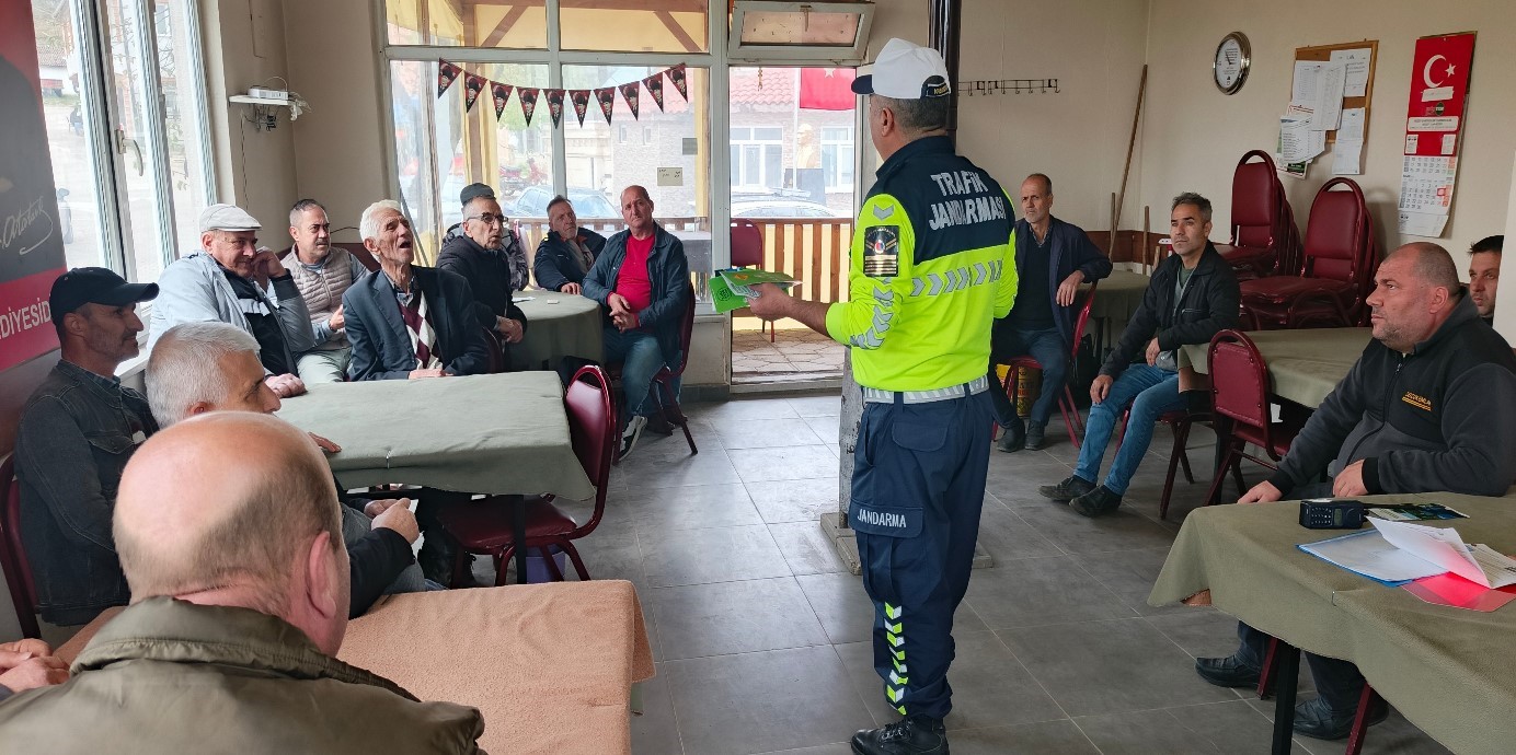 Kırklareli&rsquo;nde trakt&ouml;r s&uuml;r&uuml;c&uuml;leri bilgilendirildi
