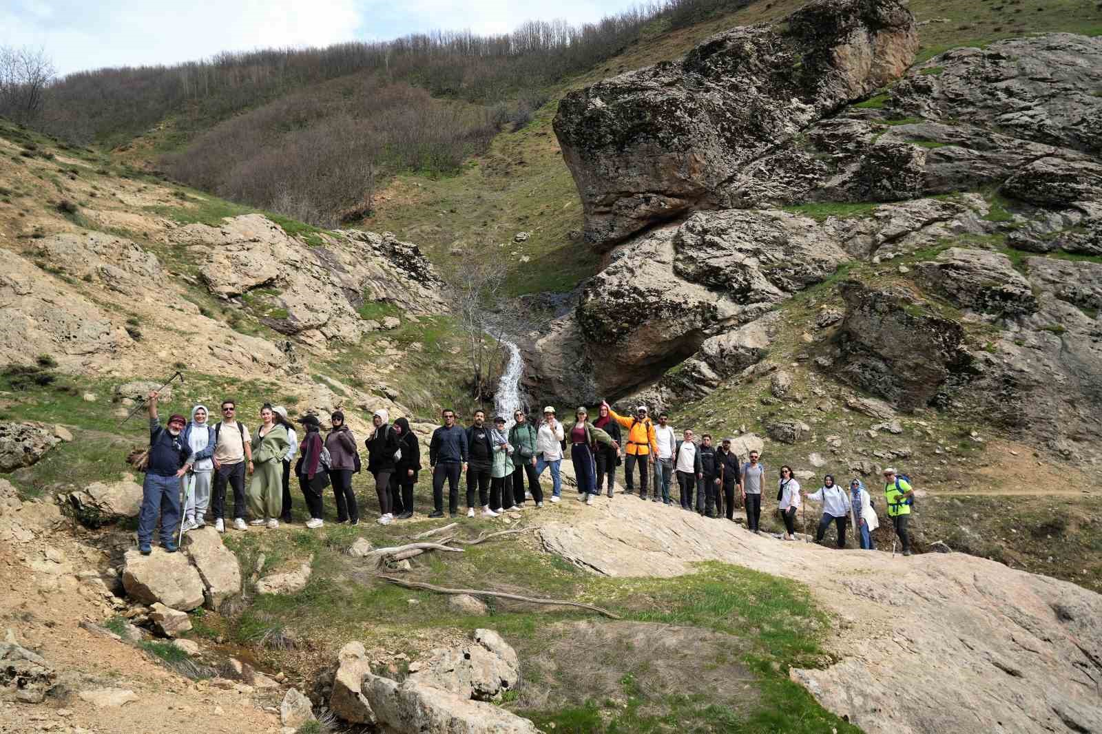’Ovaya bakan adam’ ziyaretçi akınına uğradı
