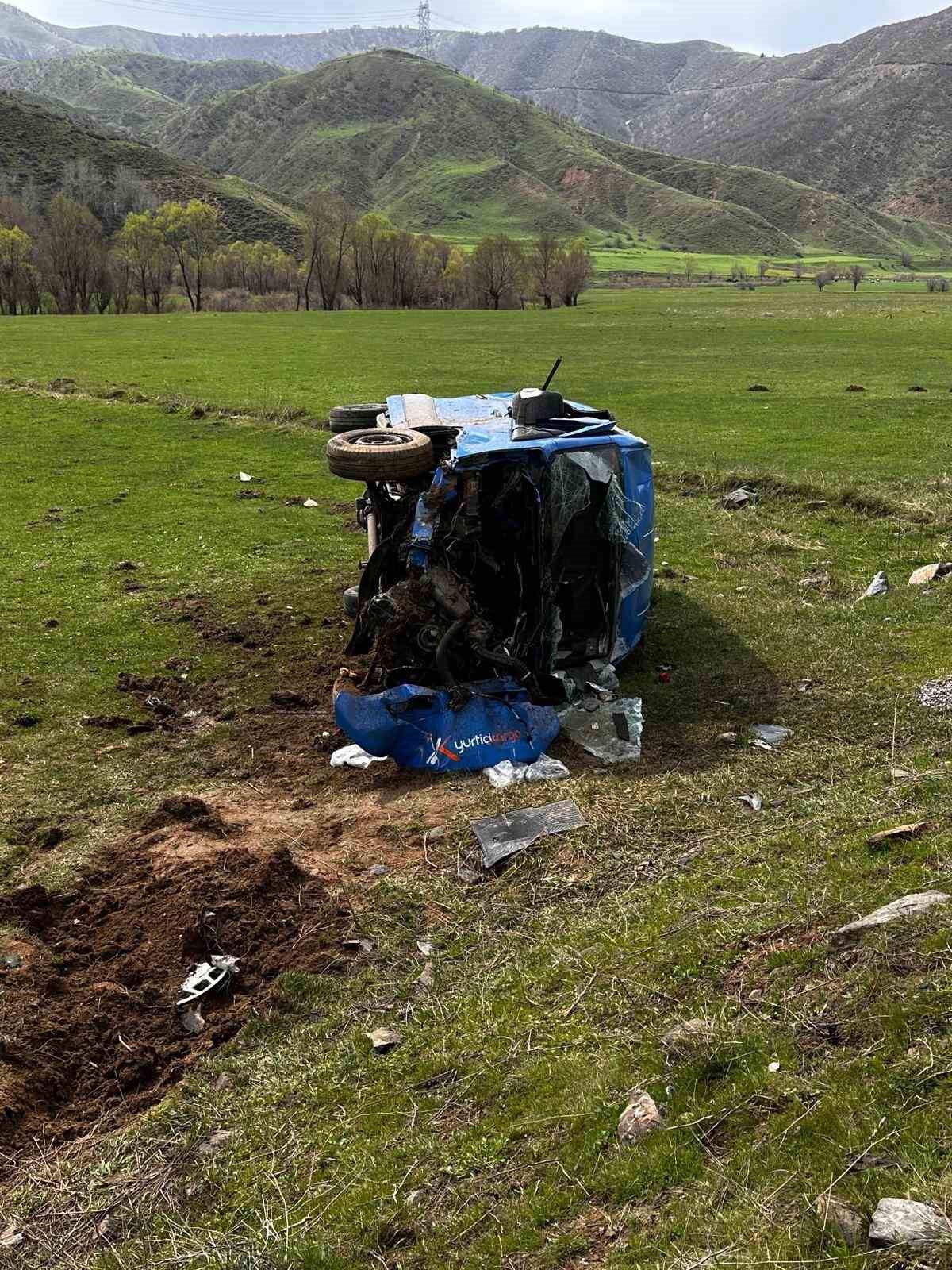 Yurtiçi Kargo aracı takla attı: 4 yaralı
