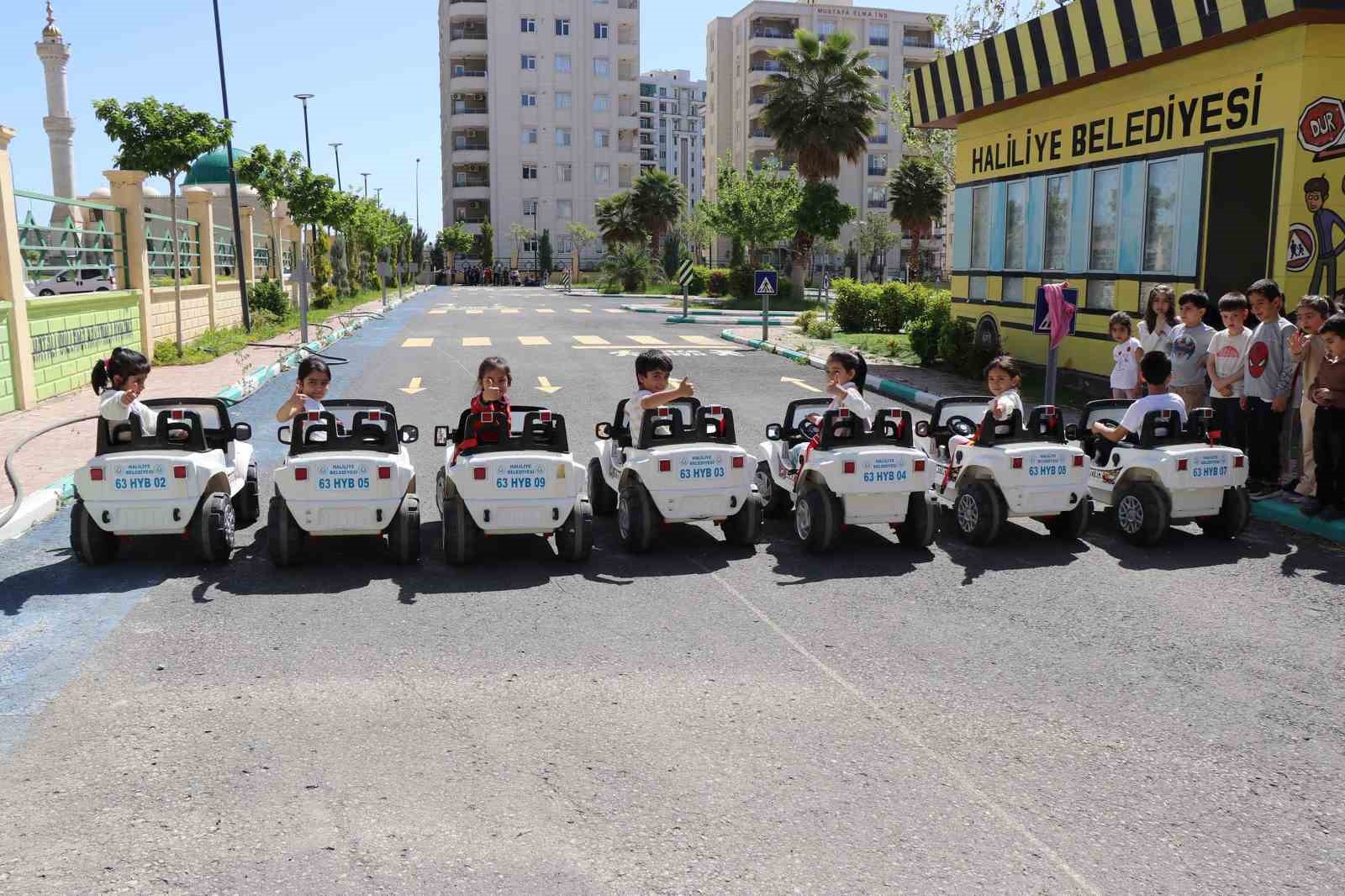 Haliliye’de minikler hem sürücü oldu hem kuralları öğrendi