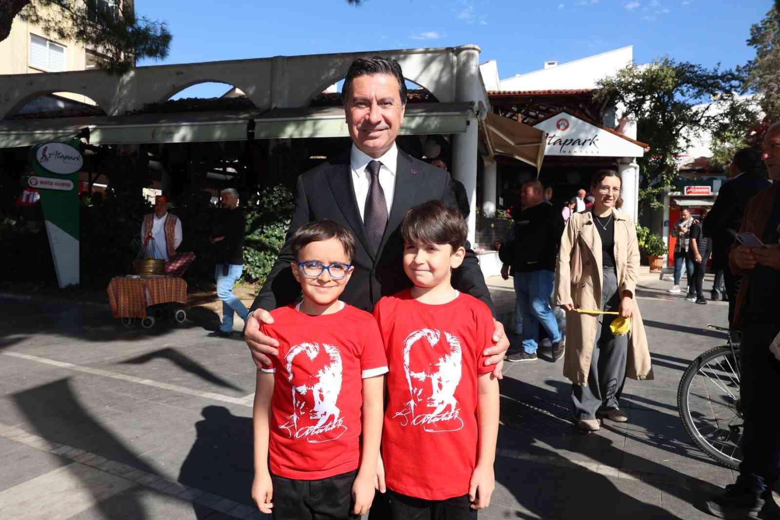 Başkan Aras: "23 Nisan, milletin kurşunların g&ouml;lgesinde kendi geleceğine sahip &ccedil;ıktığı g&uuml;nd&uuml;r"
