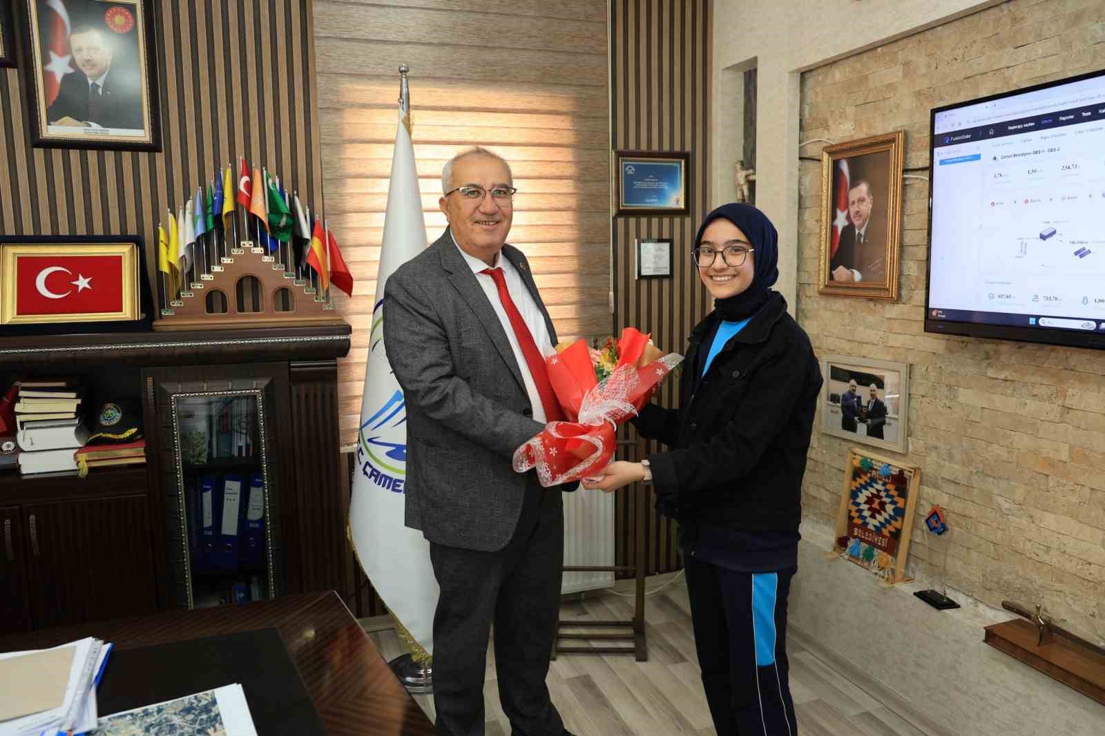 Çameli’nde başkanlık koltuğu Zeynep Sude’ye emanet edildi