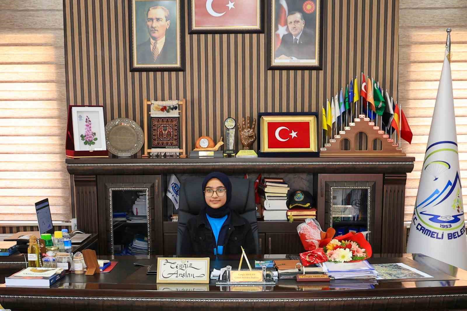 Çameli’nde başkanlık koltuğu Zeynep Sude’ye emanet edildi