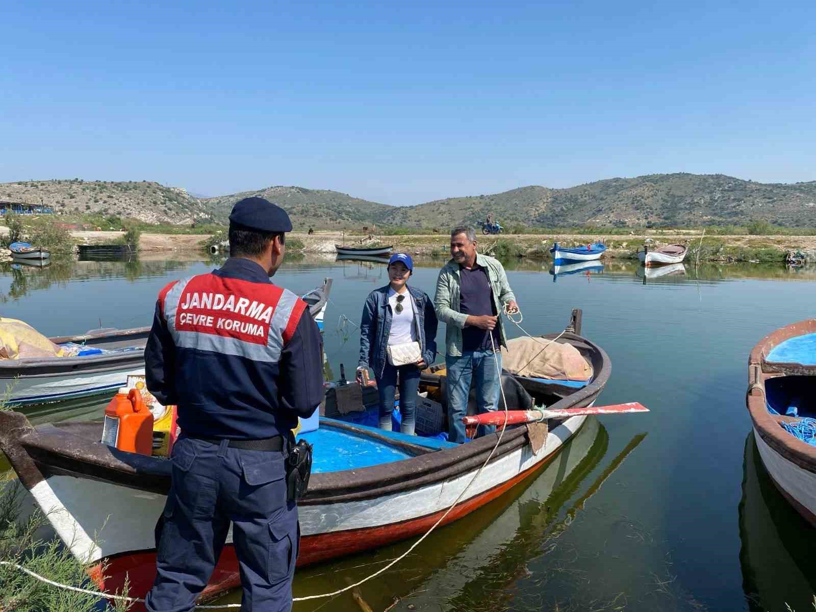 Bafa G&ouml;l&uuml;&rsquo;nde doğal hayat Jandarmanın takibinde
