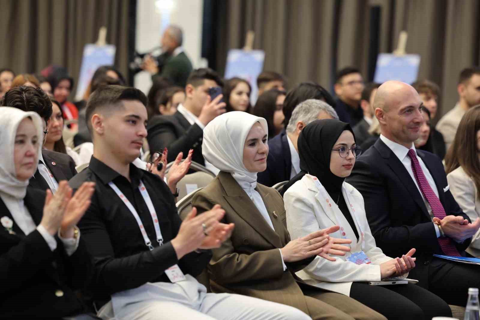 Bakan G&ouml;ktaş: "Hedefimiz &ccedil;ocukların g&uuml;venle b&uuml;y&uuml;y&uuml;p, aidiyet hissiyle k&ouml;k salacağı bir toplum inşa etmektir"
