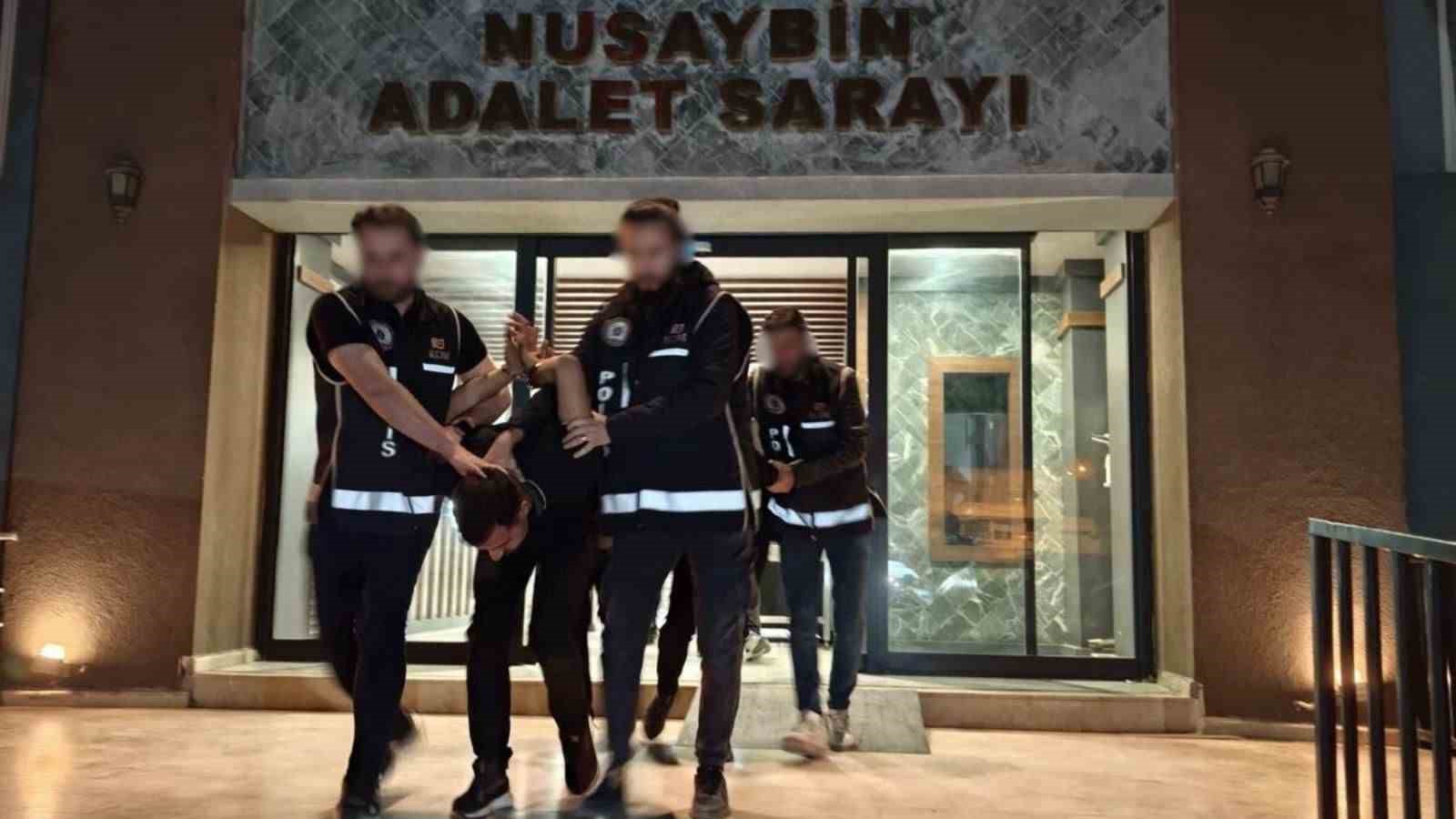Mardin’de "dur" ihtarına uymayıp polise çarpan şahıs ve 2 kişi tutuklandı