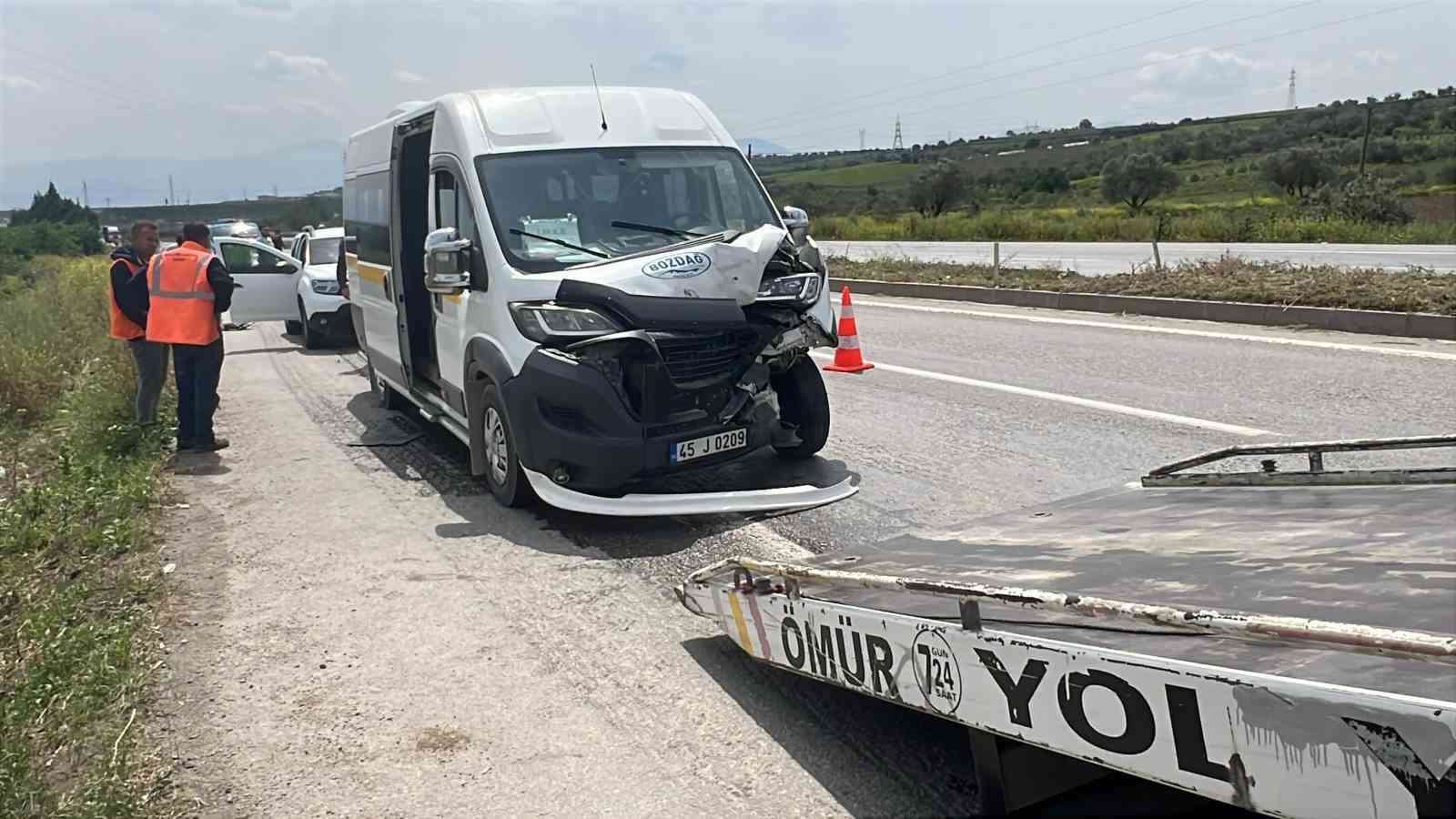 Manisa&rsquo;da facianın eşiğinden d&ouml;n&uuml;ld&uuml;: 9 &ouml;ğrenci yaralandı
