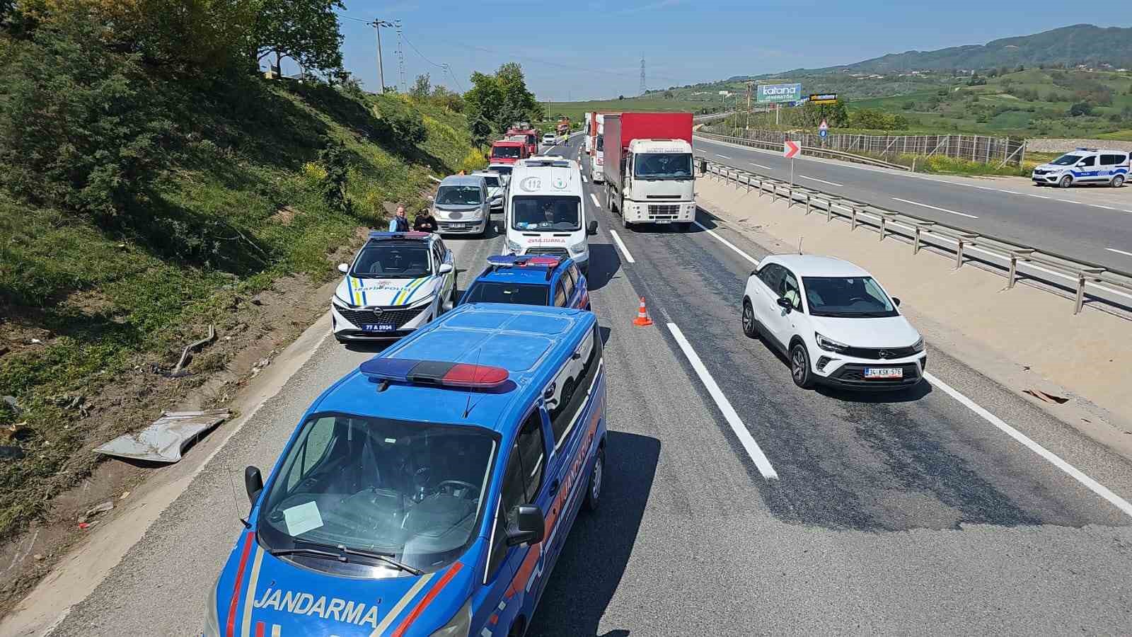 Yalova-Bursa yolunda yolcu otobüsü devrildi; 1 ölü 2 yaralı