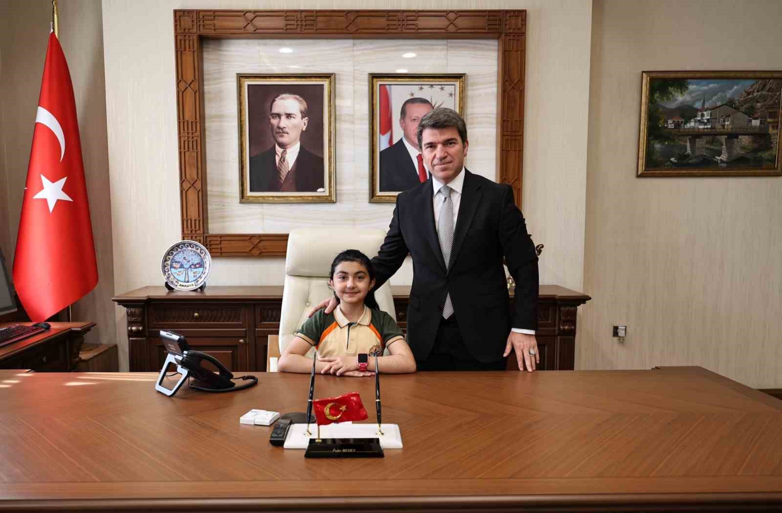 Halk gününde istemişti, Amasyalı Afra vali koltuğunda