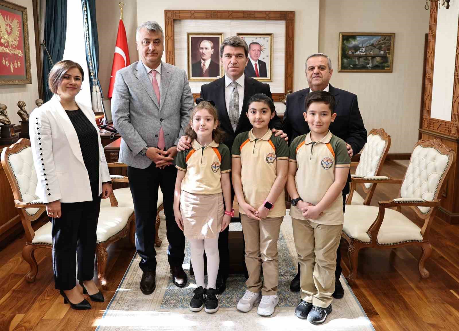 Halk gününde istemişti, Amasyalı Afra vali koltuğunda