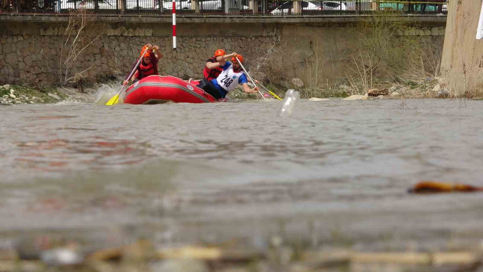 Türkiye Rafting Şampiyonası’nın ikinci gününde de heyecan doruktaydı