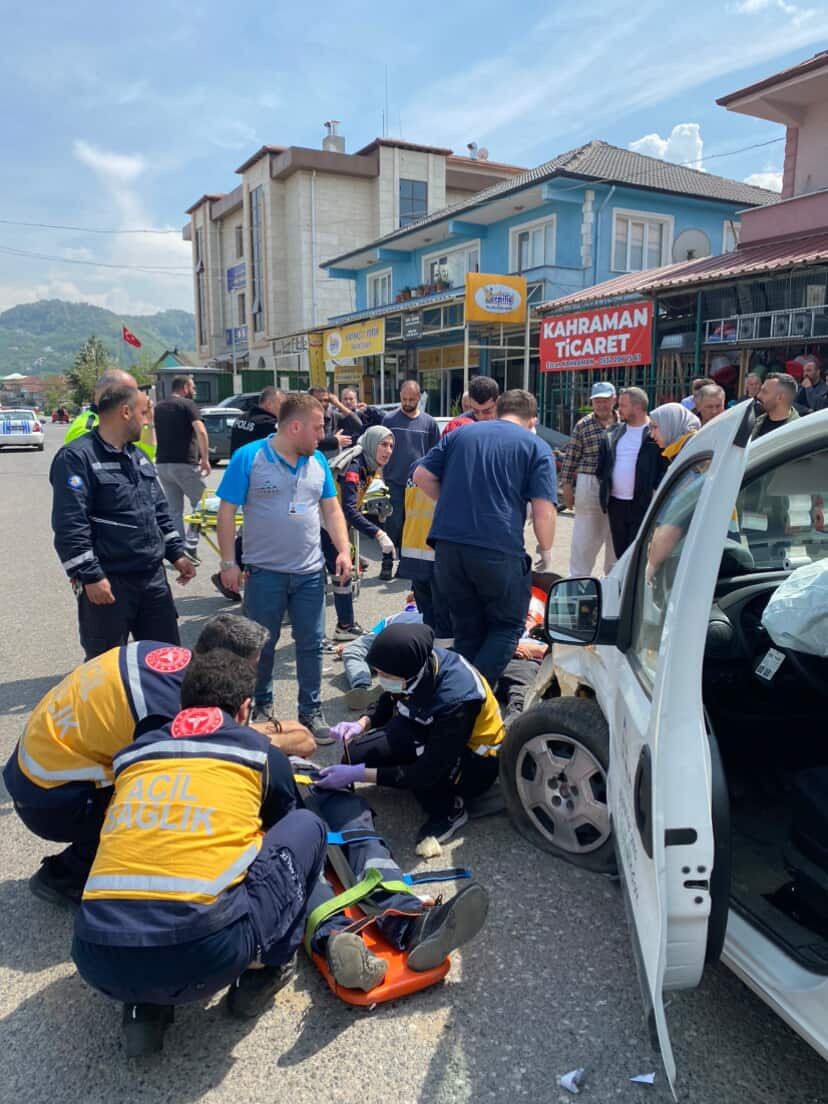 iki aracın çarpıştığı kazada 7 kişi yaralı