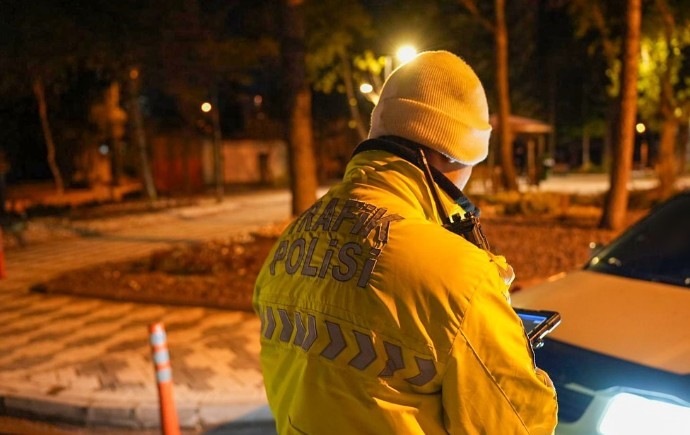 Isparta’da trafik ve asayiş uygulamasında 14 sürücüye ceza kesildi