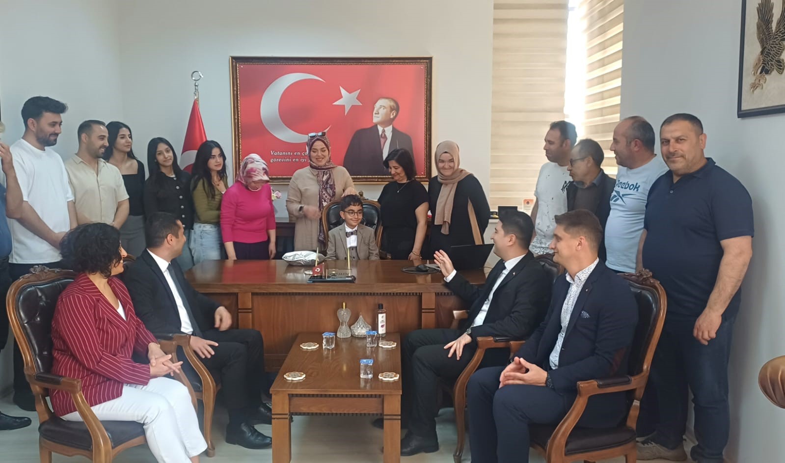 K&ouml;şk&rsquo;te makamlar &ccedil;ocuklara emanet edildi
