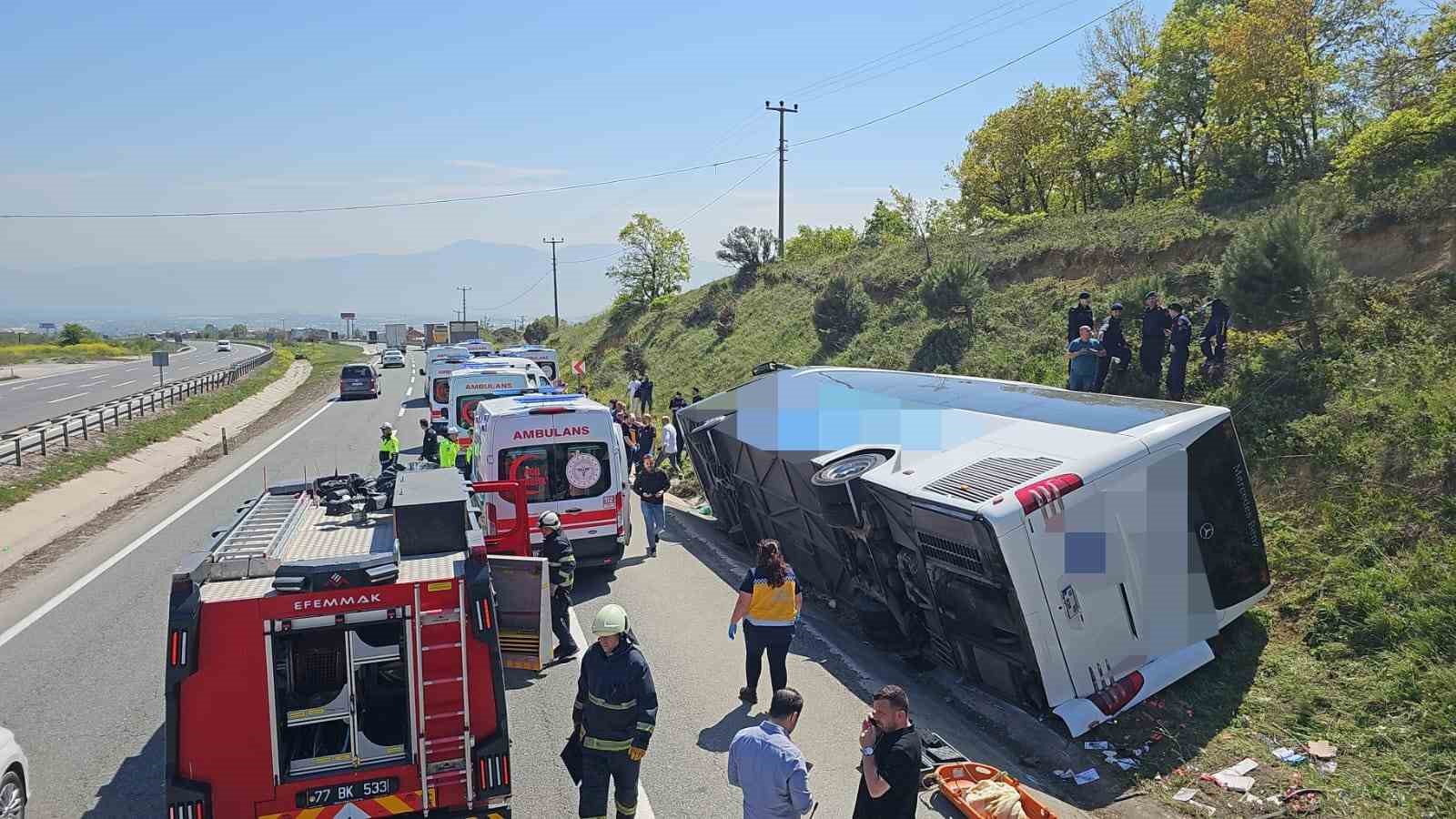 Yalova-Bursa yolunda yolcu otobüsü devrildi; 1 ölü 2 yaralı