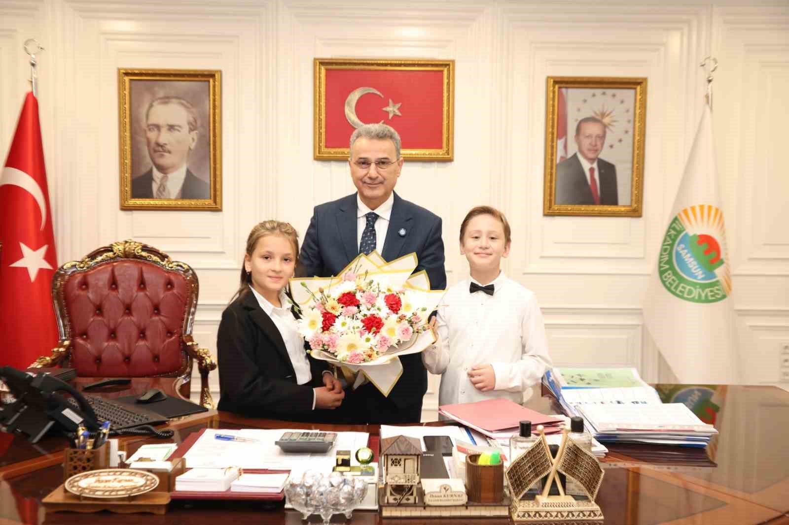 Başkan İhsan Kurnaz koltuğunu çocuklara devretti