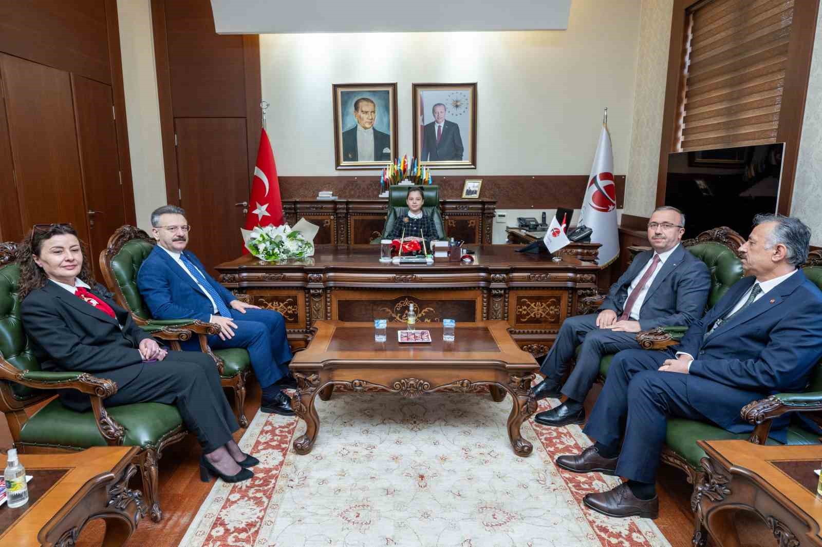 Vali Aksoy 23 Nisan&rsquo;da koltuğunu minik Hatice&rsquo;ye devretti
