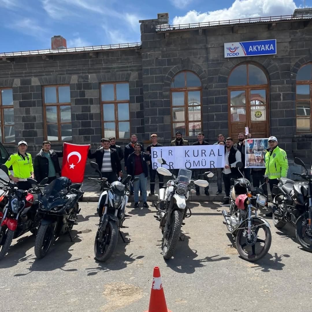 Akyaka’da motosiklet sürücüleri "Bir Kural Bir Ömür" Projesi ile bilgilendirildi