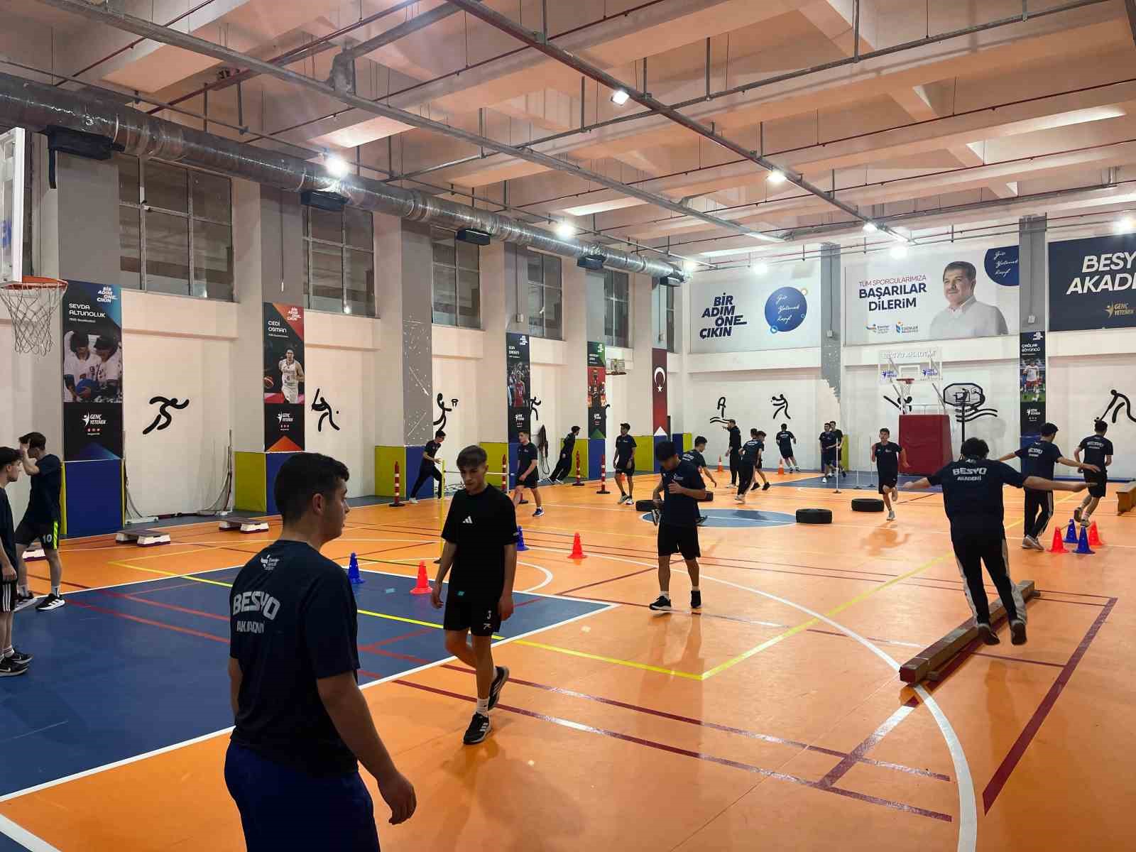 Esenler’de sporla büyüyen bir nesil yetişiyor