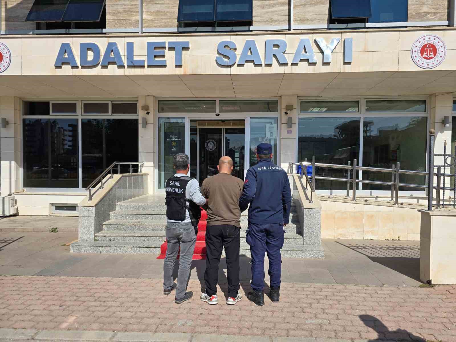 Antalya’da göçmen kaçakçılığı suçundan aranan şahıs yakalandı