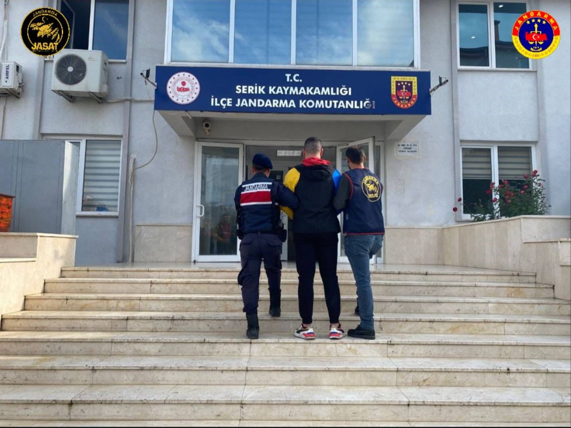 Antalya JASAT son 3 günde 212 aranan şahsı yakaladı