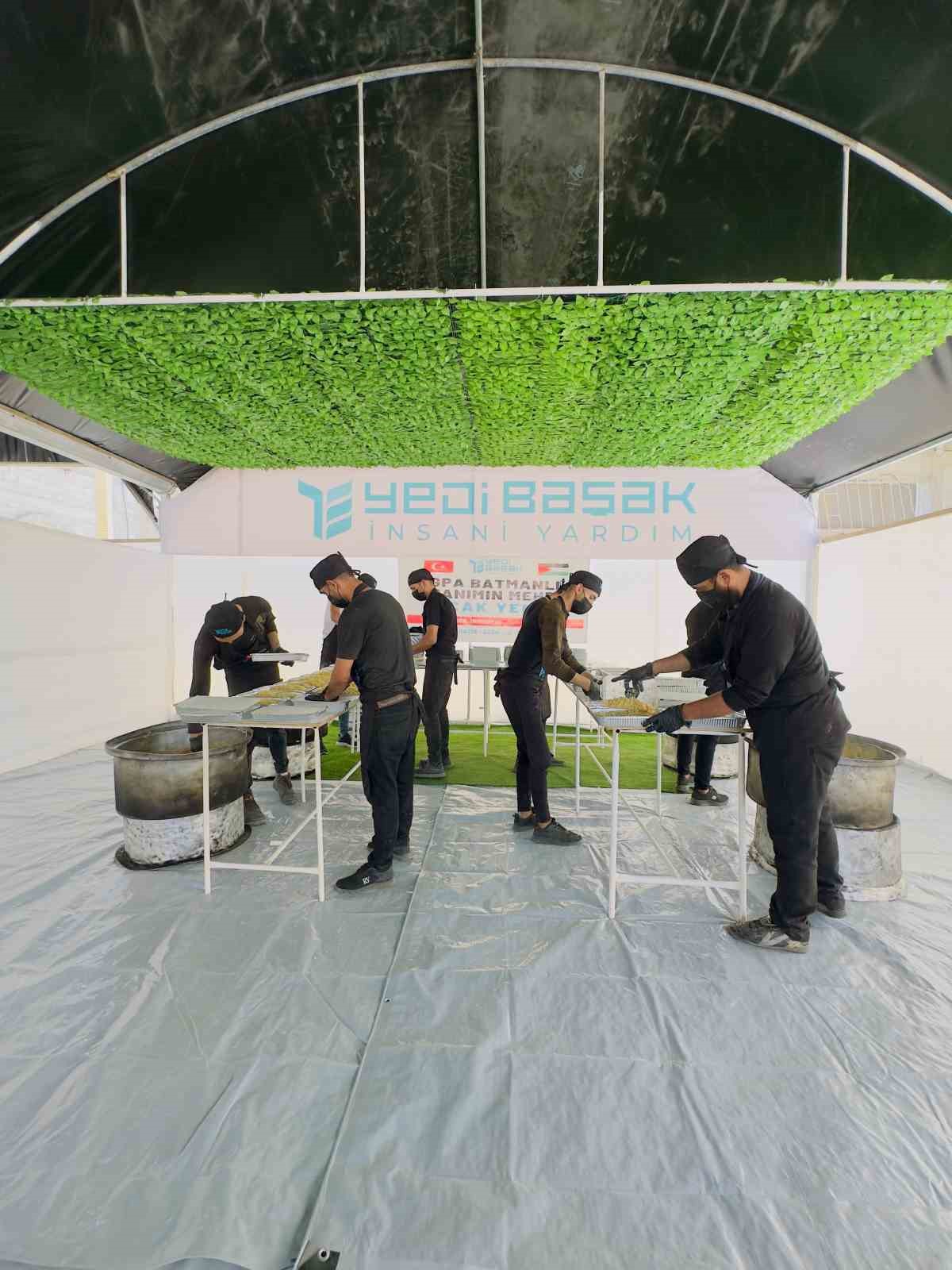 D&uuml;ğ&uuml;n&uuml;nde mehir olarak verilen altınlarını Gazze&rsquo;ye bağışladı
