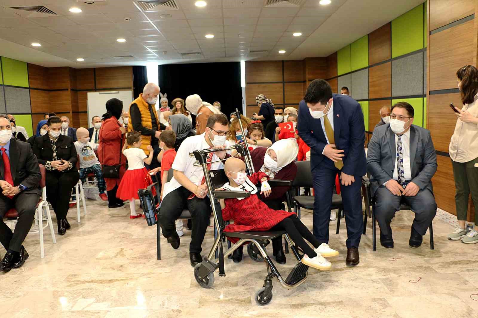 Hastanede tedavi gören çocuklar 23 Nisan’ı kutladı