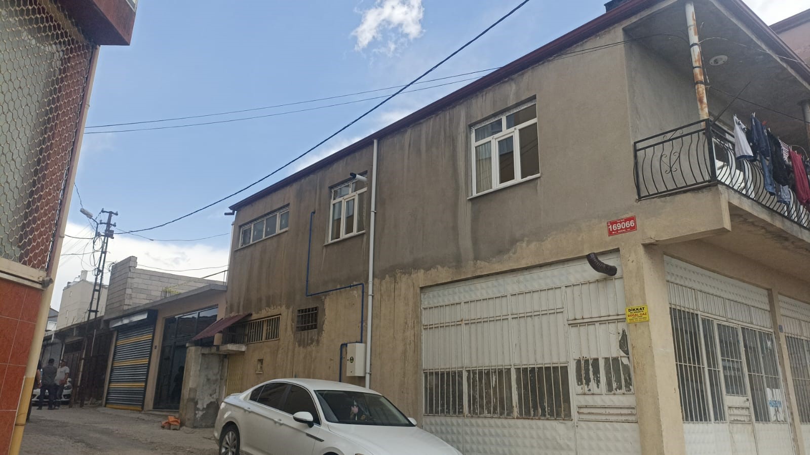 Ev taksiti için biriktirilen altın ve parayı çaldılar