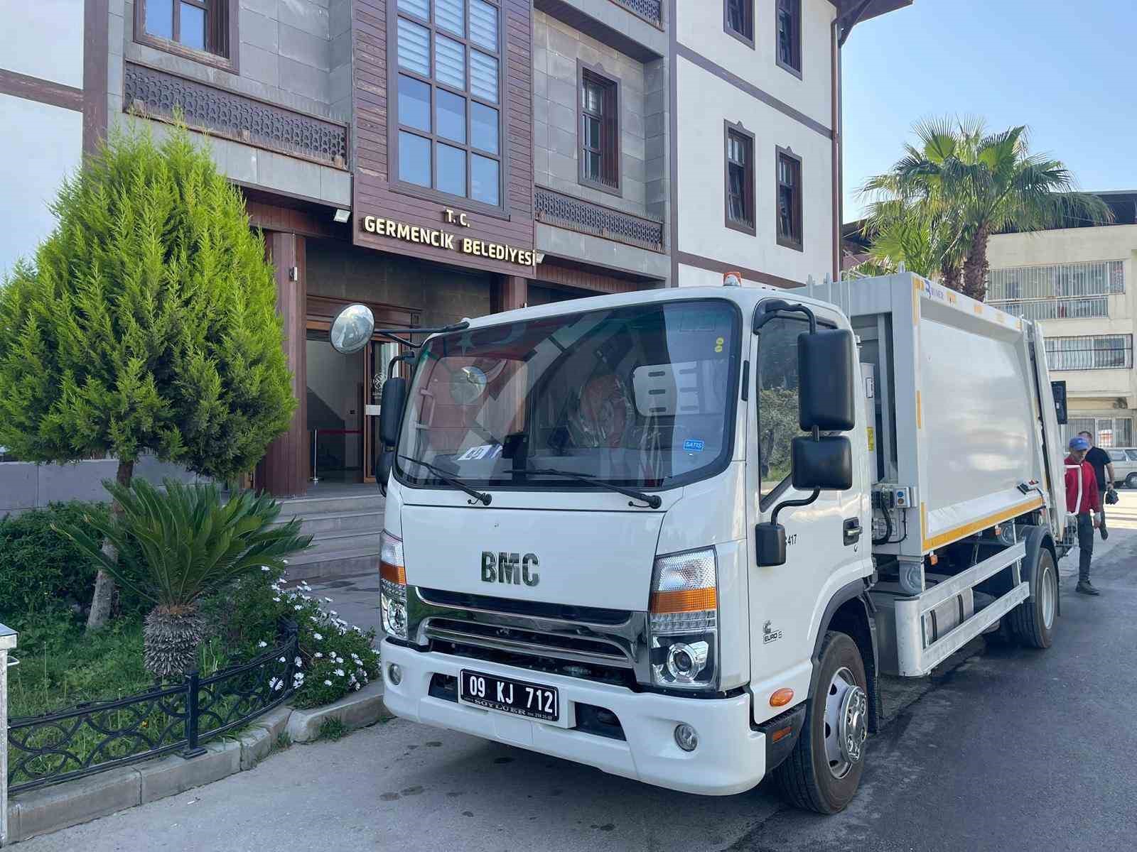 Germencik&rsquo;te yeni &ccedil;&ouml;p kamyonu ve konteynerler sergileniyor
