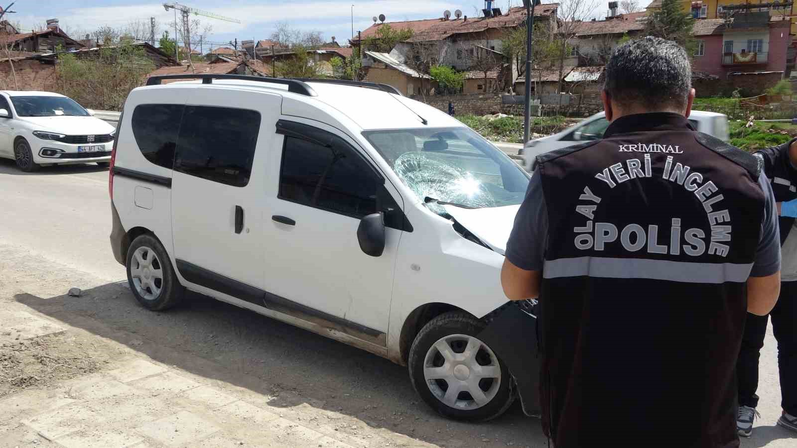 Malatya’da hafif ticari aracın çarptığı kadın hayatını kaybetti