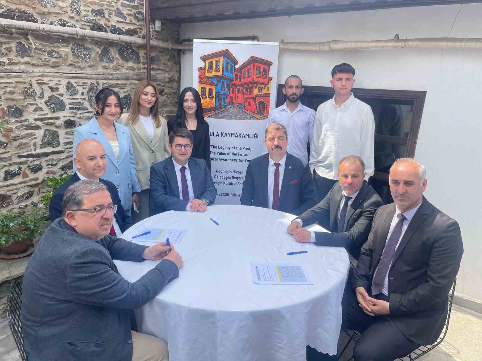 Kula Kaymakamlığı&rsquo;ndan gen&ccedil;lere k&uuml;lt&uuml;rel farkındalık hamlesi
