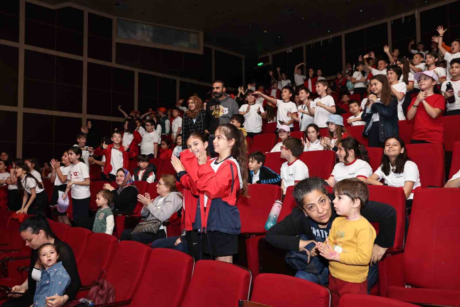 Nilüfer’de çocuklara tiyatro şöleni başladı