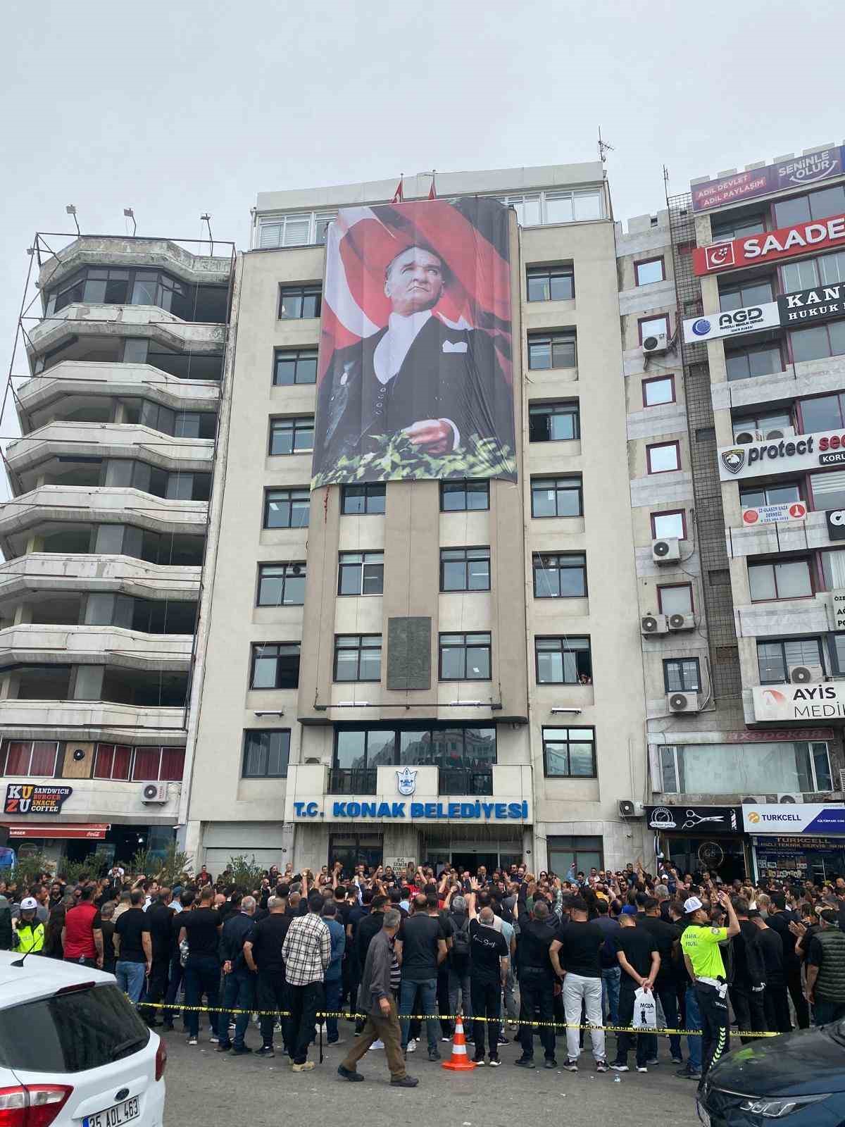 Konak Belediyesi iş&ccedil;ilerinin maaş krizi devam ediyor
