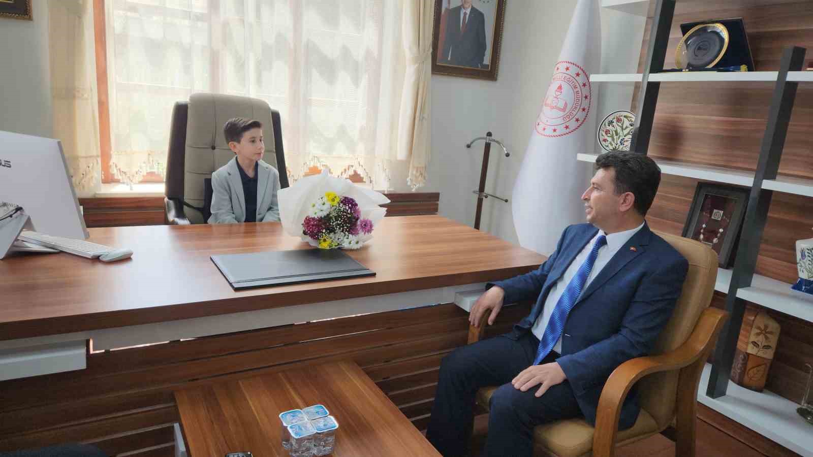 Edremit’te beklenen müdür koltuğuna oturdu