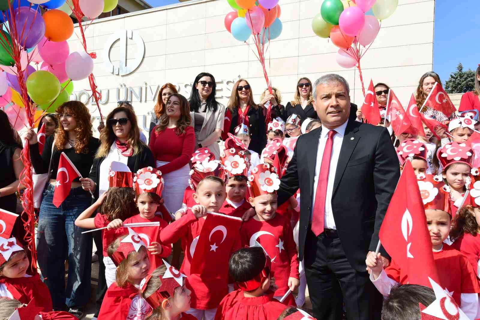 Anadolu Üniversitesi’nde minikler 23 Nisan’ı coşkuyla kutladı