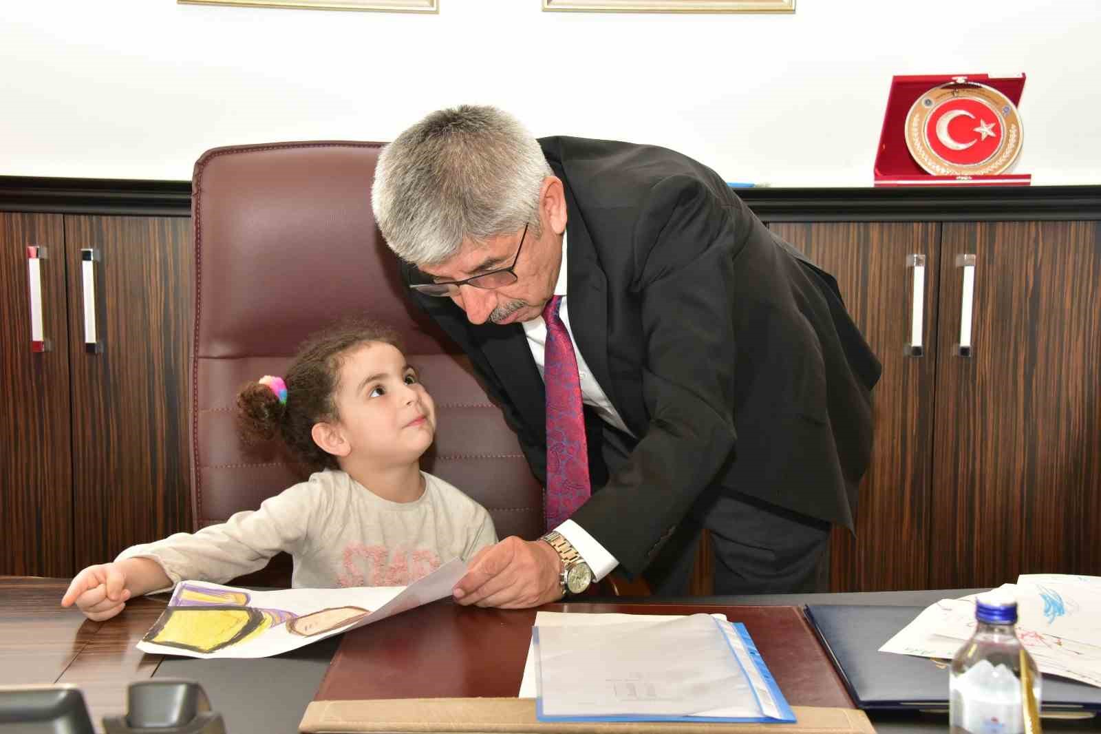 MSKÜ Rektörü Prof. Dr. Kaçar, minik misafirlerini ağırladı