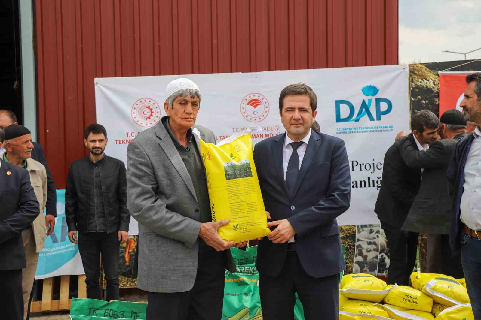 Bingöl’de çiftçilere yüzde 70 hibeli yem bitkisi tohumu dağıtıldı