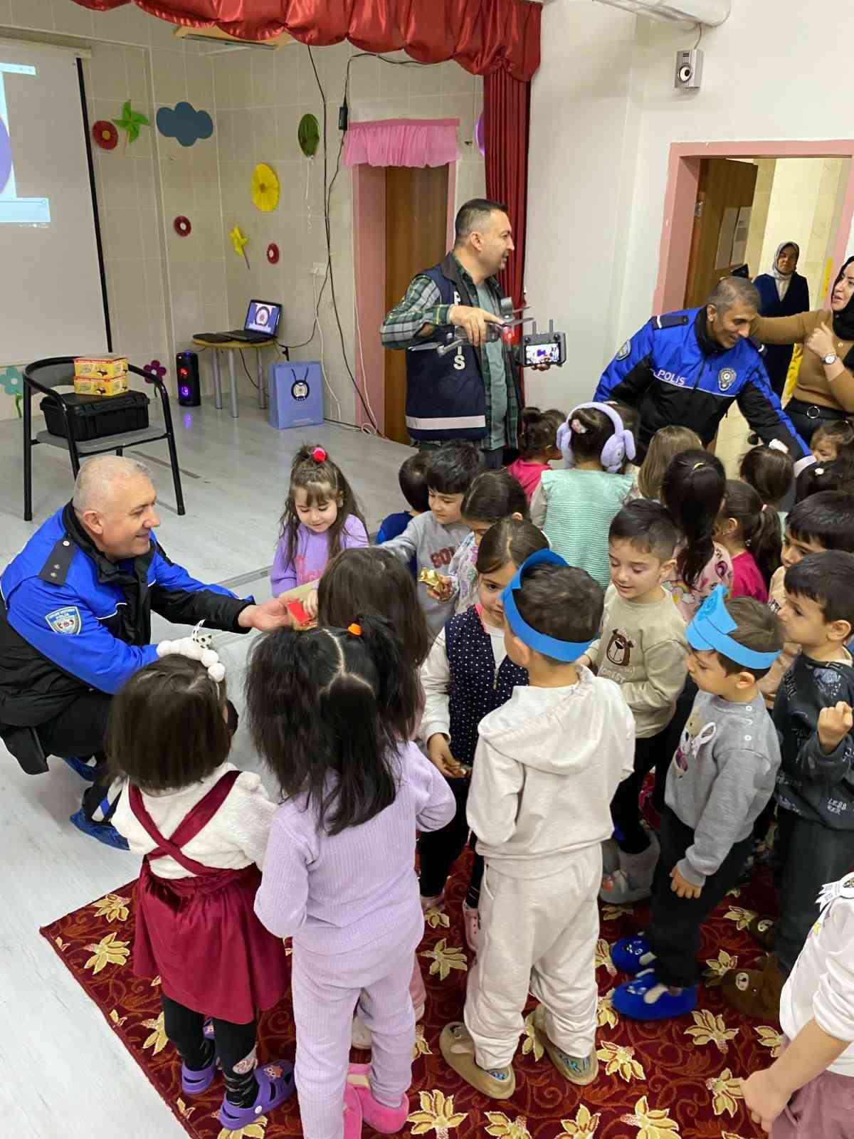 Niğde Emniyeti&rsquo;nden &ouml;ğrencilere ve ailelere bilgilendirme faaliyetleri
