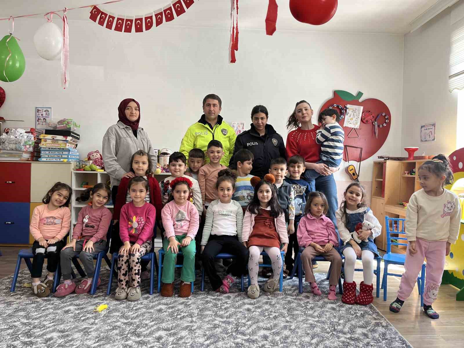 Ordu&rsquo;da anasınıfı &ouml;ğrencilerine trafik eğitimi verilerek polislik mesleği tanıtıldı
