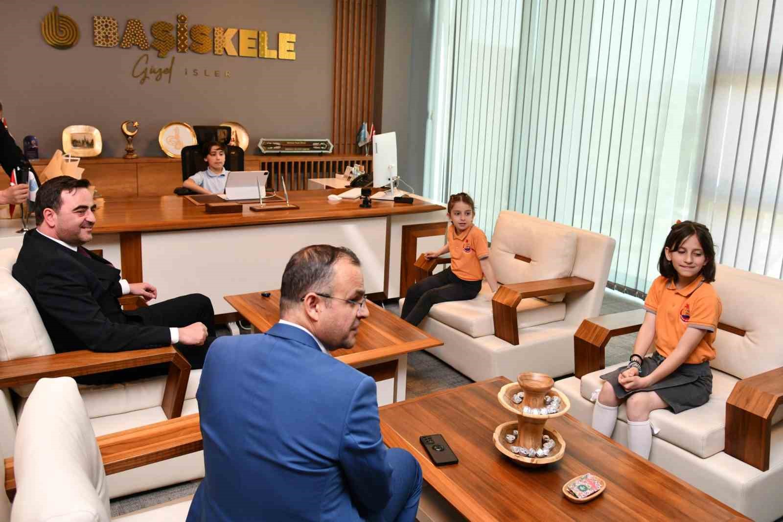 Başkan Özlü, koltuğunu Abdullah’a devretti