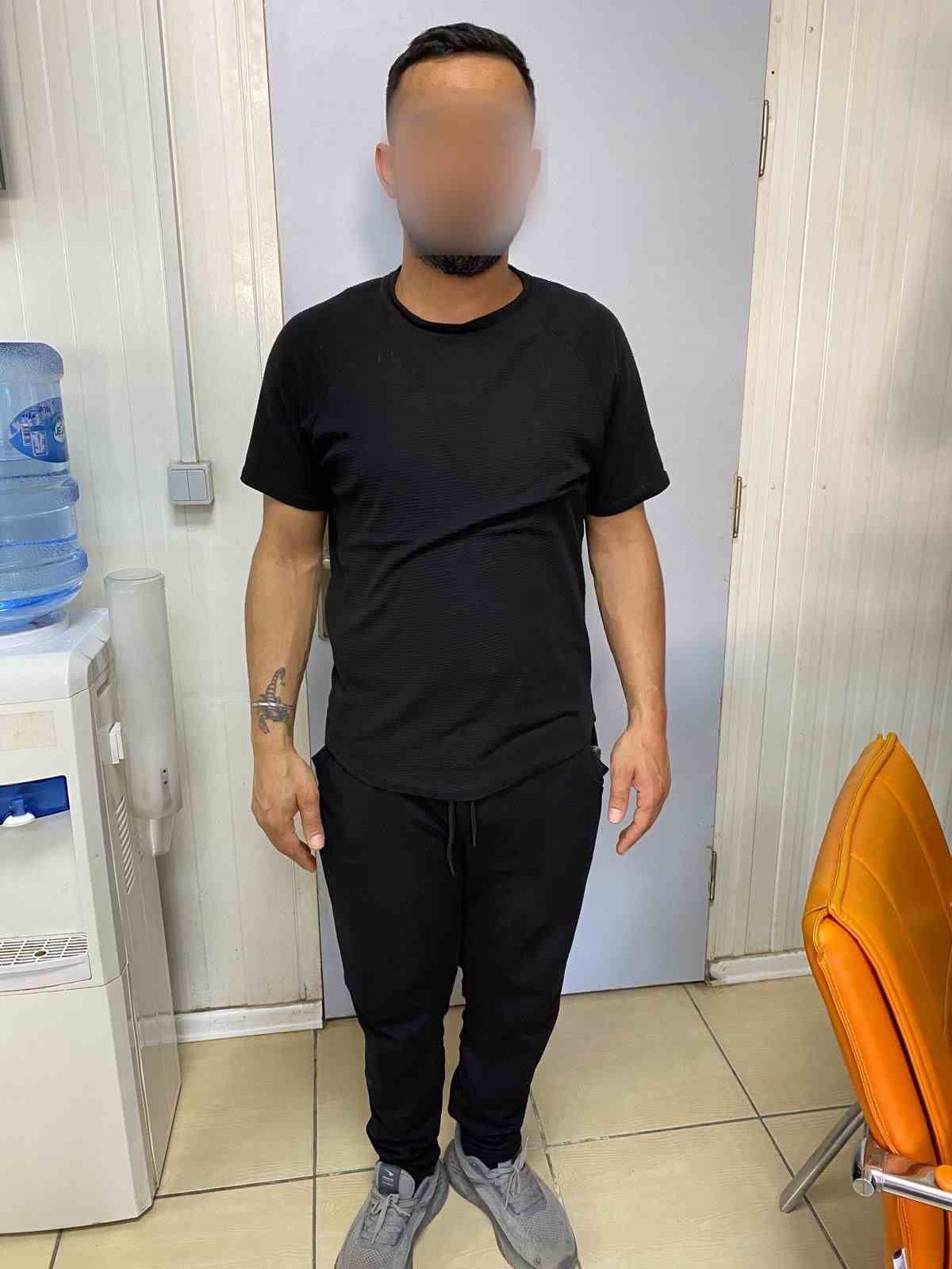 Ayakkabı hırsızları güvenlik kamerasına yakalandı
