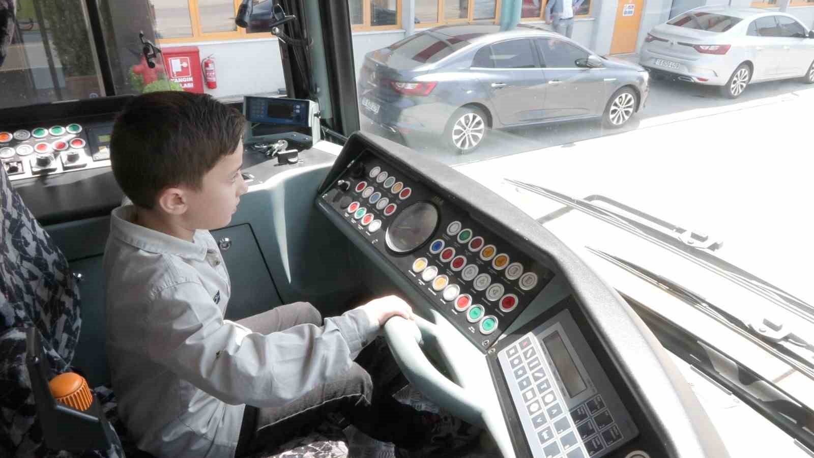 Herkes bir günlük makam isterken o vatman olmak istedi