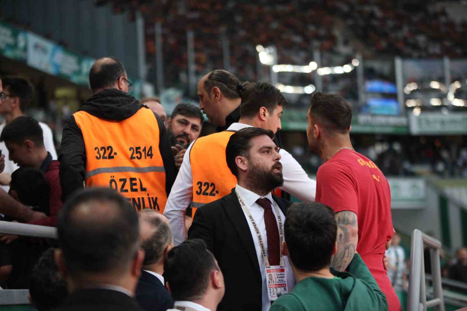 Abdülkerim Bardakcı, maç öncesi Konyasporlu taraftarlarla tartıştı