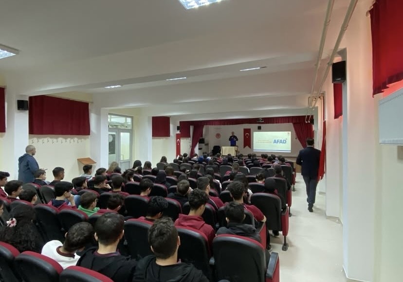 AFAD’tan öğrencilere afet farkındalık eğitimi